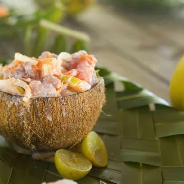 Peixe cru ao leite de coco