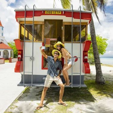 Passeie pela ilha de Tahiti de truck