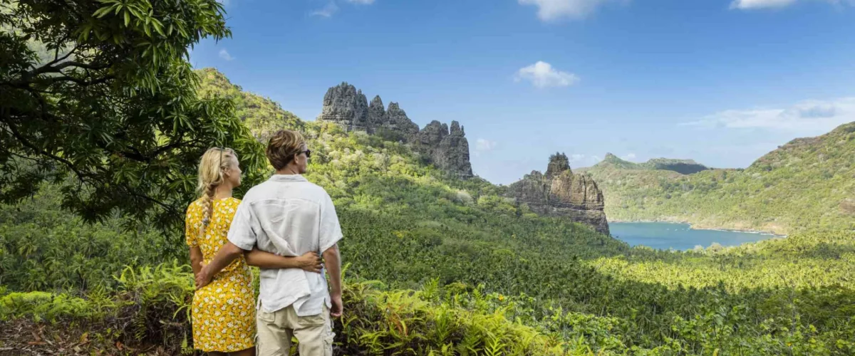 Randonnée en couple à Nuku Hiva aux îles Marquises © Grégoire Le Bacon