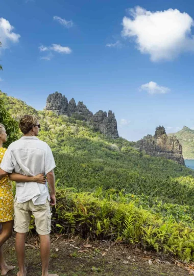 Randonnée en couple à Nuku Hiva aux îles Marquises © Grégoire Le Bacon