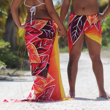 Usando um pāreu (pareo)